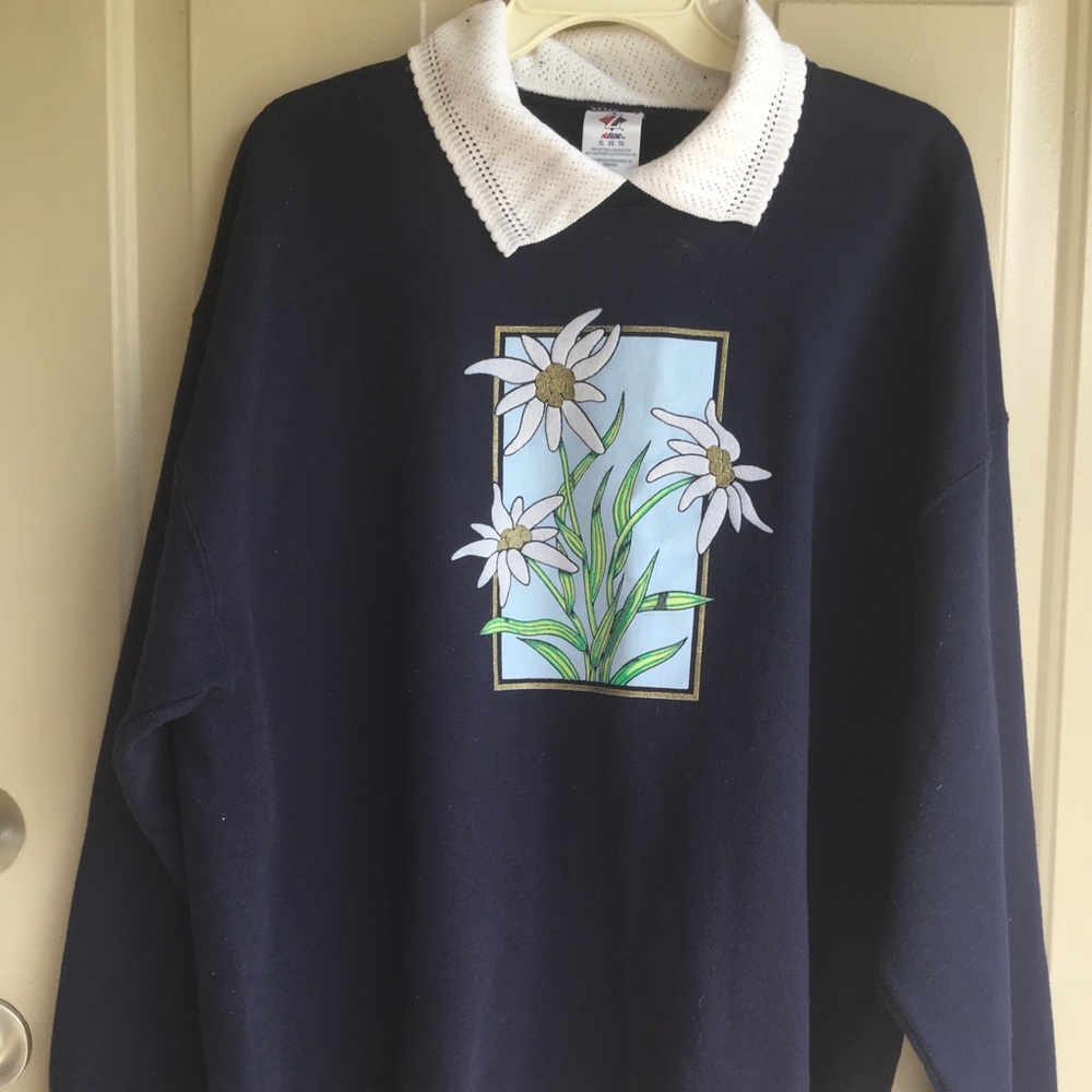 Women’s Collared Sweatshirt